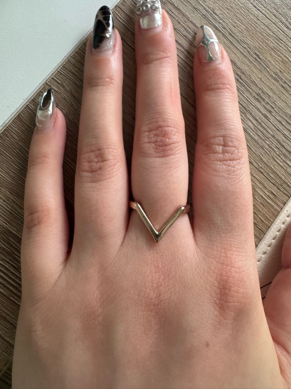 Minimal V-Shape Ring - Picture 1 of 3